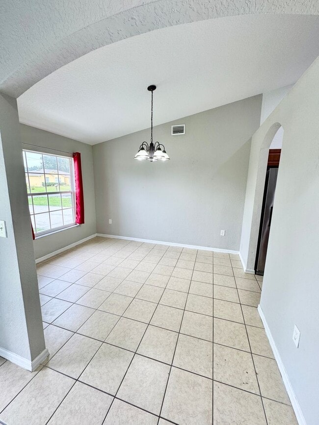 Building Photo - 4 Bedroom 2 Bath Home in Poinciana Village 3