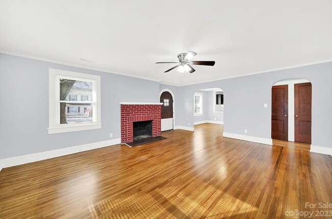 Building Photo - Charming 3BR House in Charlotte *Ready for...