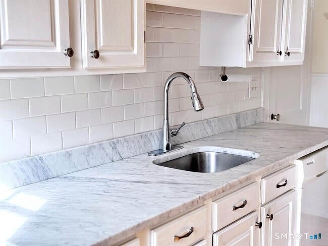 Building Photo - 113 Ellsworth St