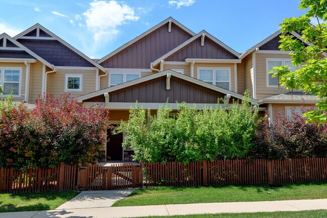Building Photo - 2107 Sandbur Dr