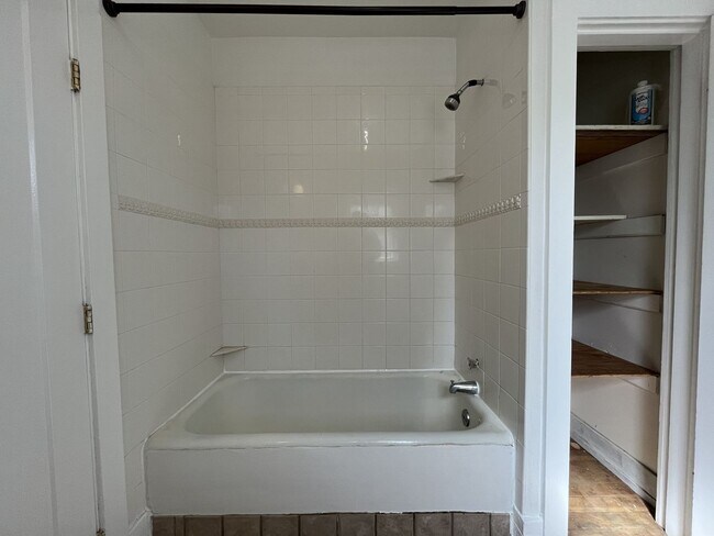 Building Photo - Charming St. Johns Bungalow with Fireplace, Bonus Space & Large Backyard