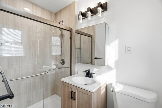 Building Photo - 114 Grove St