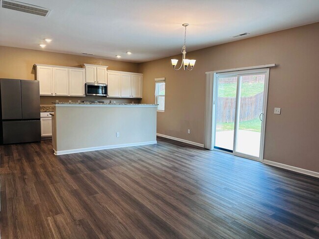 Building Photo - 912 Joselynn Drive