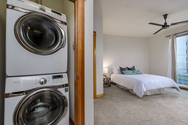 Building Photo - Industrial Style Townhome with attached ga...