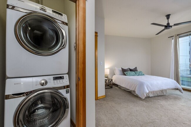 Building Photo - Stunning Downtown Condo