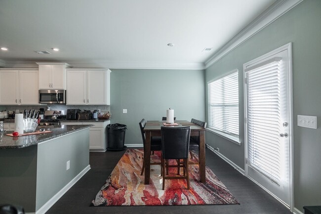 Building Photo - 1420 Day Dr