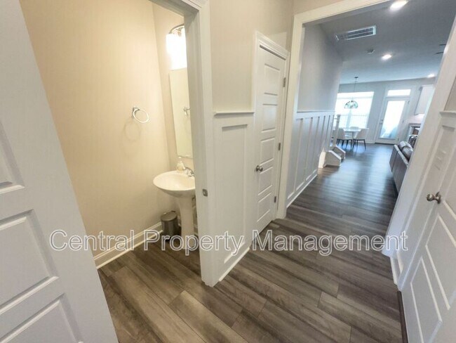 Building Photo - 22 Camden Wds Trl