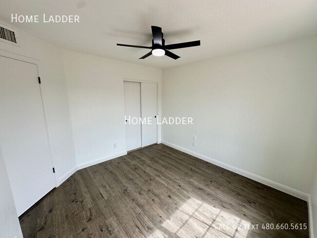 Building Photo - 2640 E Mallory St