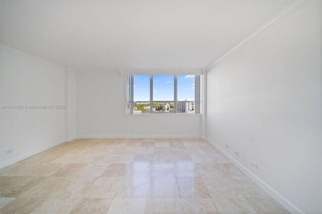 Building Photo - 1500 Bay Rd