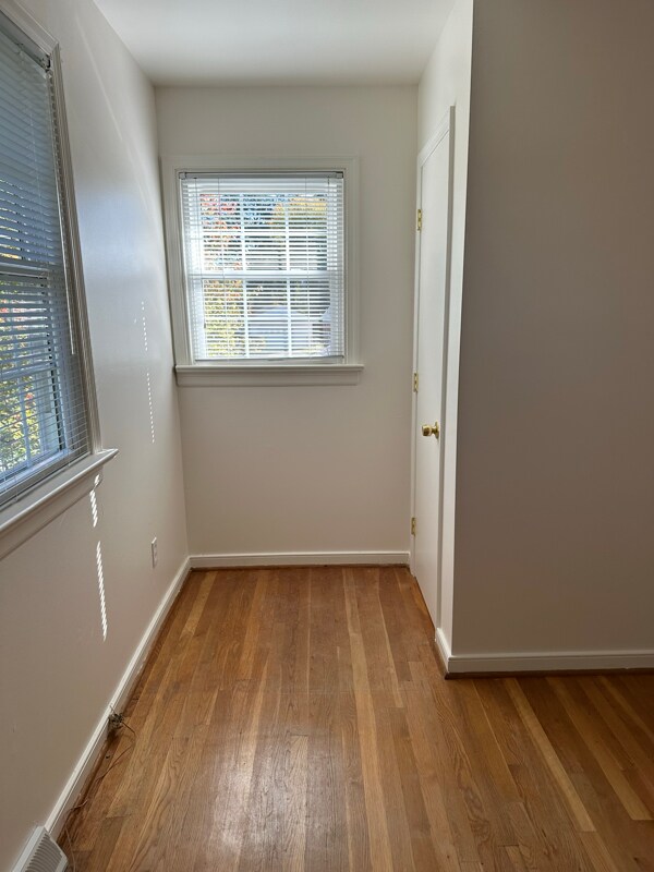 Building Photo - 9201 Woodlake Dr