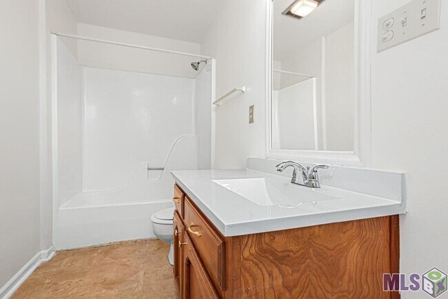 Building Photo - 4625 Parkoaks Dr