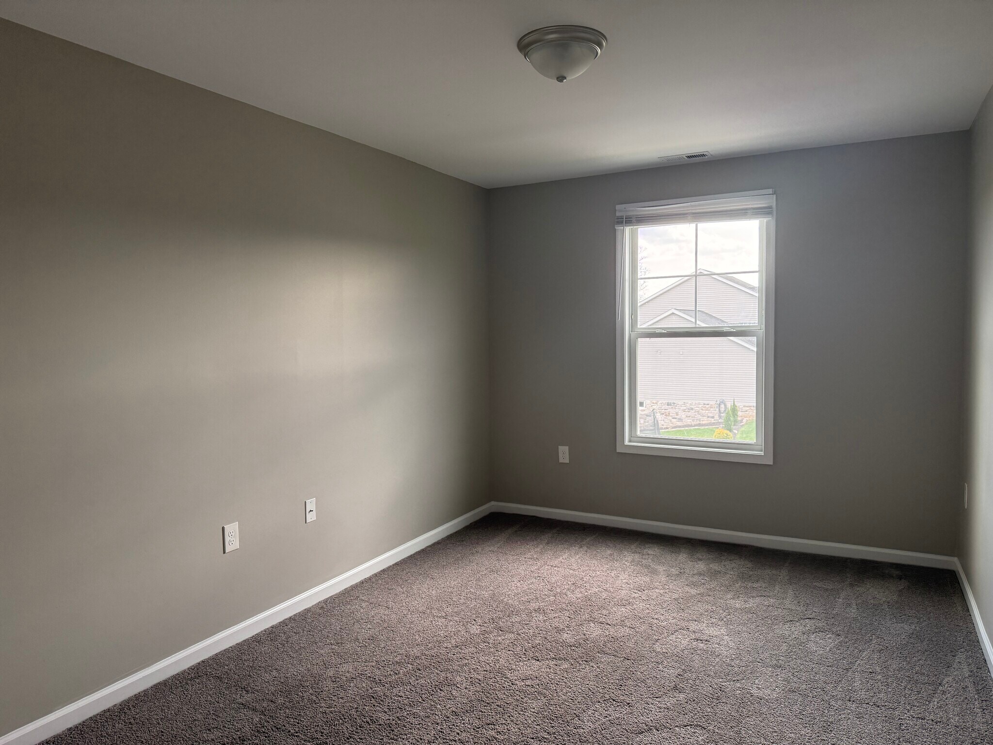 Building Photo - 270 Mabdarin Dr