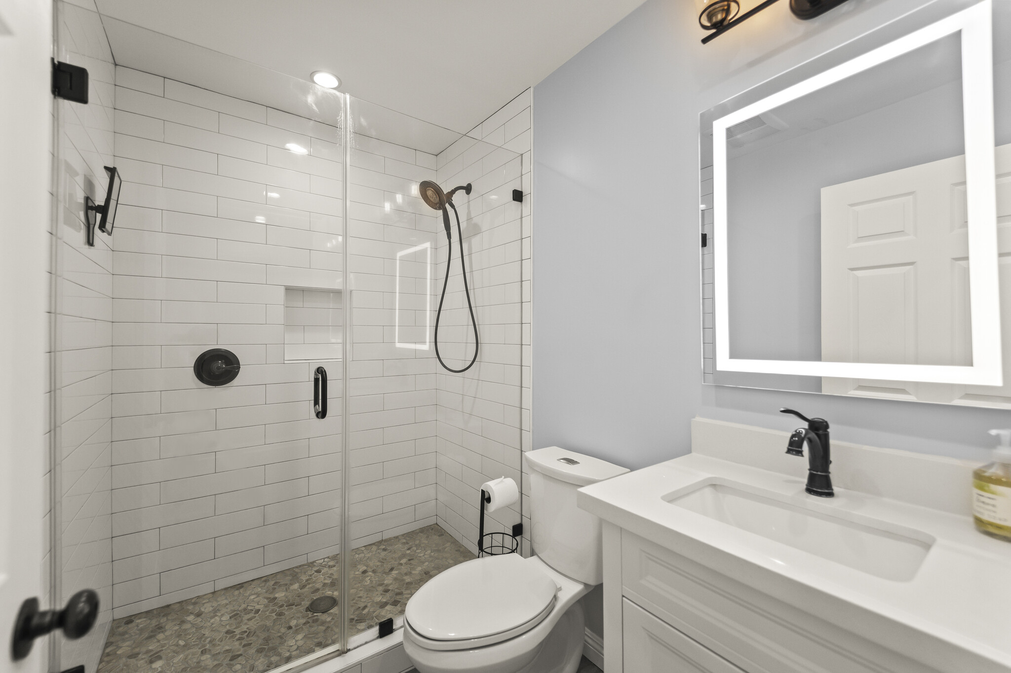 3/4 bath w/oversized shower - 12938 Jefferson Ave