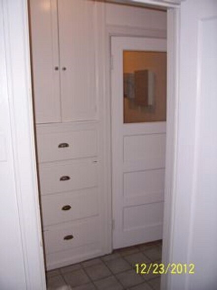 linen storage - 1110 S 900 E