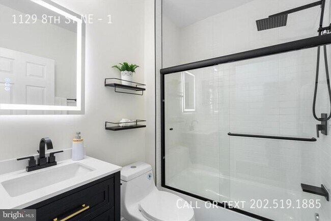 Building Photo - 1129 8th St NE