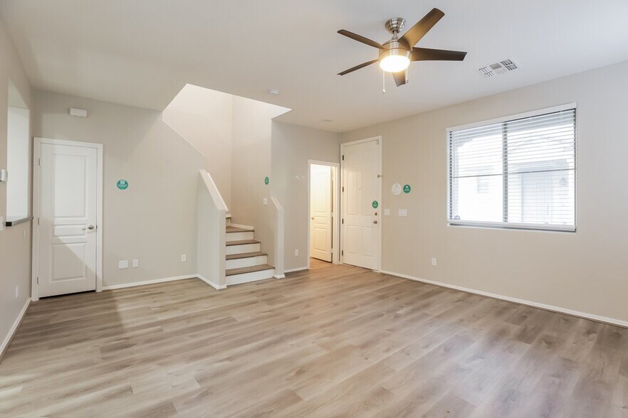 Building Photo - 7032 S 7th Ln