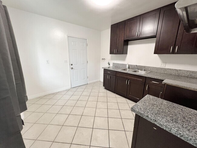 Kitchen - 12214 Elliott Ave