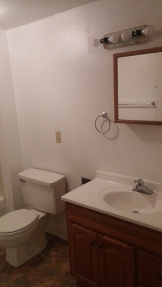 Building Photo - 520 N 19th Ave