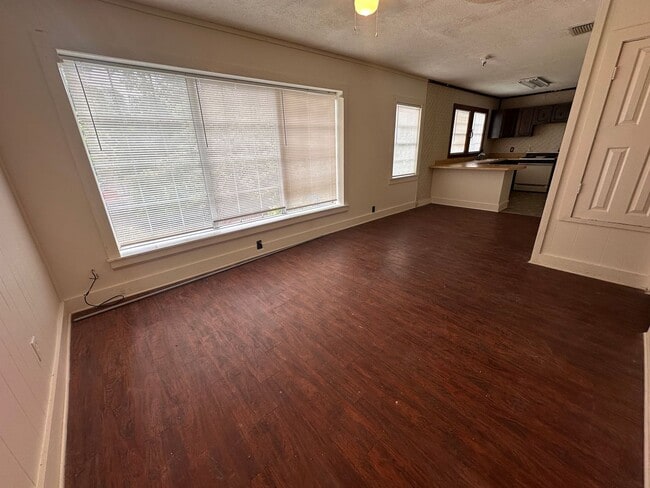 Building Photo - Welcome to Historic Highland - 1 bed 1 Bath