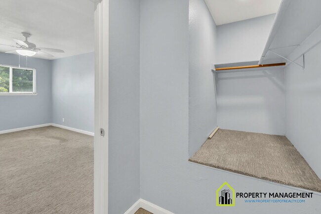 Building Photo - Charming 3-Bed Oasis with 2 Full Baths in Sacramento's Serene Pocket Neighborhood