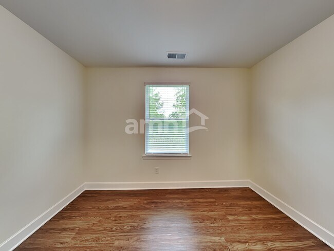 Building Photo - 4268 Longfellow Dr