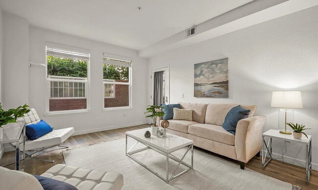 Building Photo - Charming Downtown San Jose condo located a...