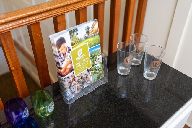 Building Photo - 3 Bedroom Flat, End unit Apartment - Available at Woodlands with $500 deposit. Ask your leasing a...