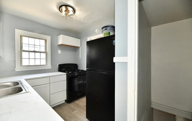 Building Photo - 3910 E 34th St