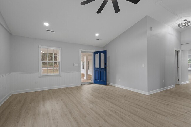 Building Photo - 2730 Cultra Rd