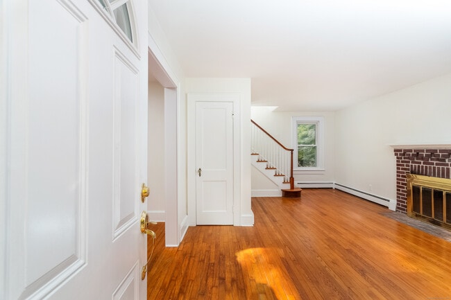 Building Photo - 31 Hillandale Rd