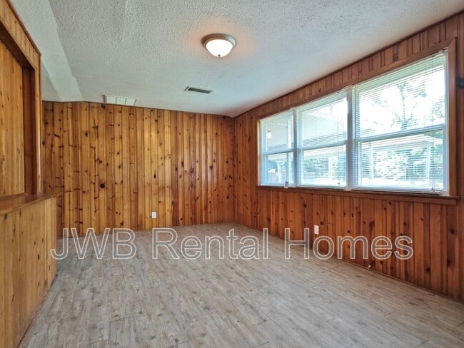 Building Photo - 8260 Monmouth Way
