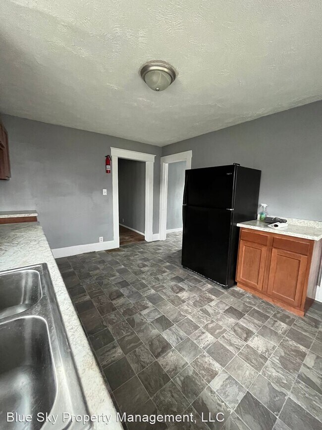 Building Photo - 3 br, 1 bath House - 1602 W Adams