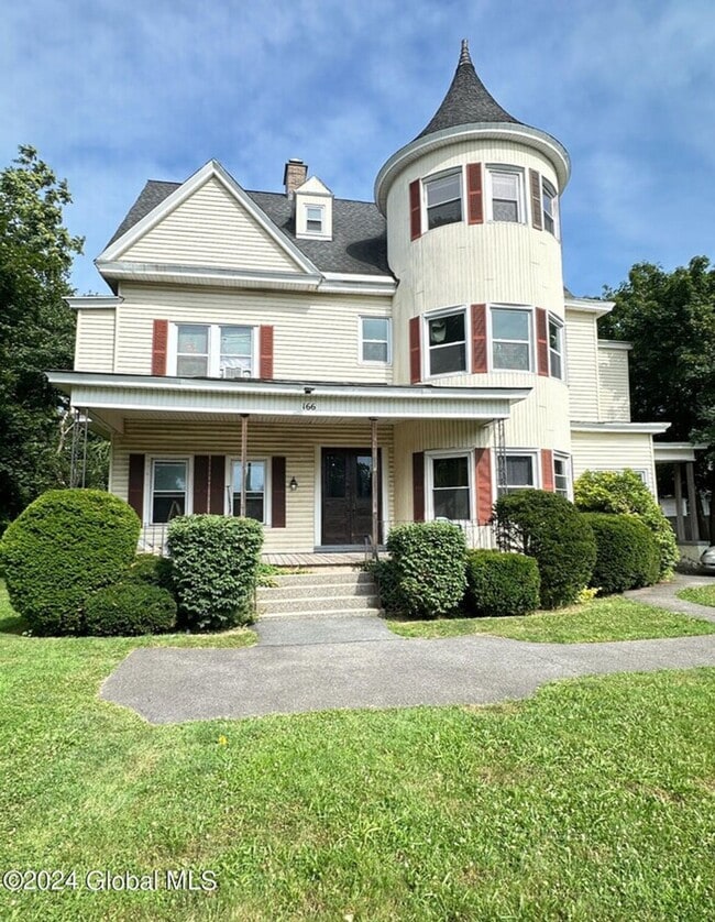 Building Photo - STUDIO APARTMENT WITH HEAT INCLUDED AVAILABLE NOW!