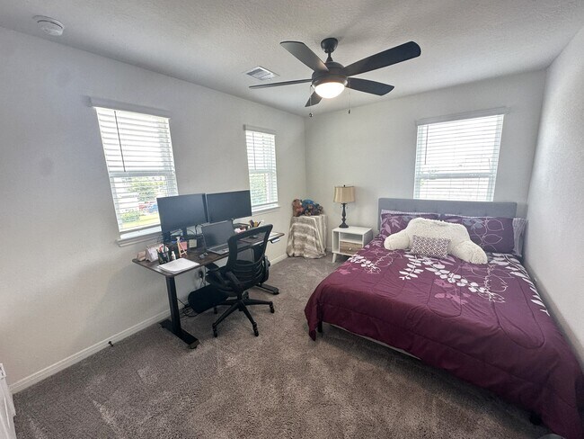 Building Photo - 5027 Hickory Deer Ln