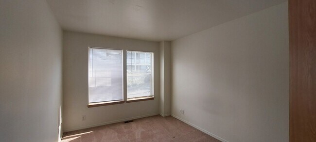 Building Photo - 1503 Lincoln St