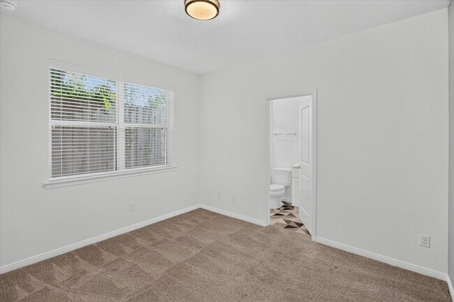 Building Photo - 1526 Ojeman Rd