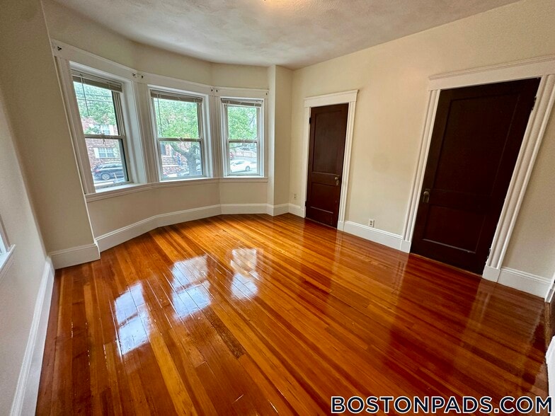 Building Photo - 163 Summer St