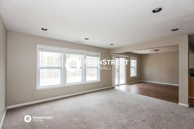 Building Photo - 4 Bedroom Pet-Friendly Home in Charlotte, NC with Main Street Renewal