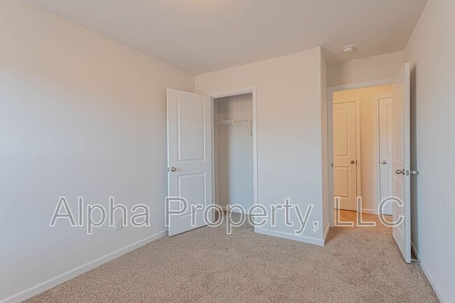 Building Photo - 30 Moorlyn Ln