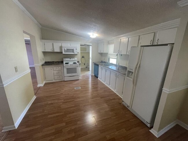 Building Photo - 247 Produce Dr