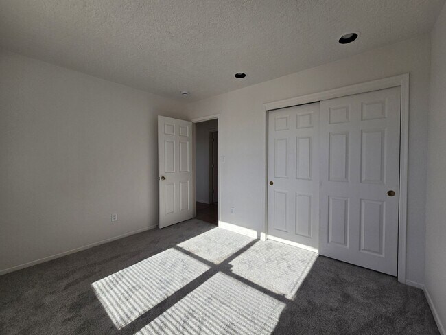 Building Photo - 4223 Sundance St