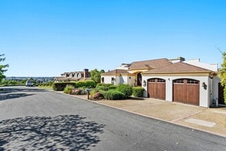Building Photo - 41 S Circle Dr
