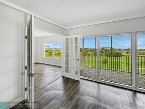 Building Photo - 2950 N Palm Aire Dr
