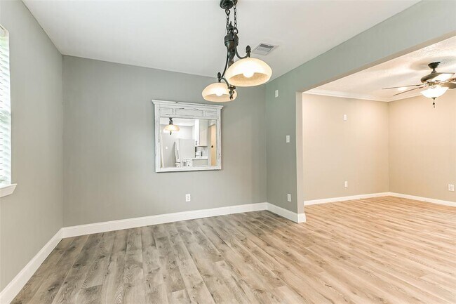 Building Photo - 207 Woodvale Dr