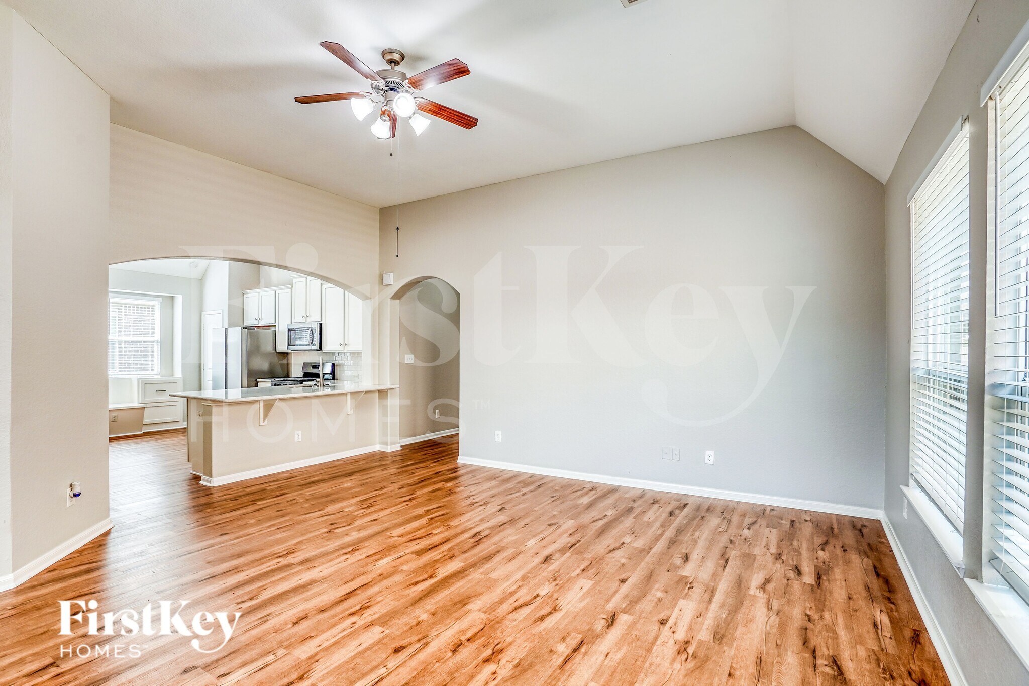 Building Photo - 4810 Bay Vista Dr