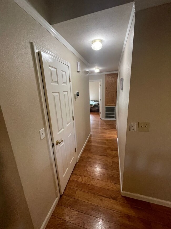 Building Photo - Oroville-Furnished-Turnkey-3 bedroom 2 bath home, hot tub, gazebo, landscaped yard, solar