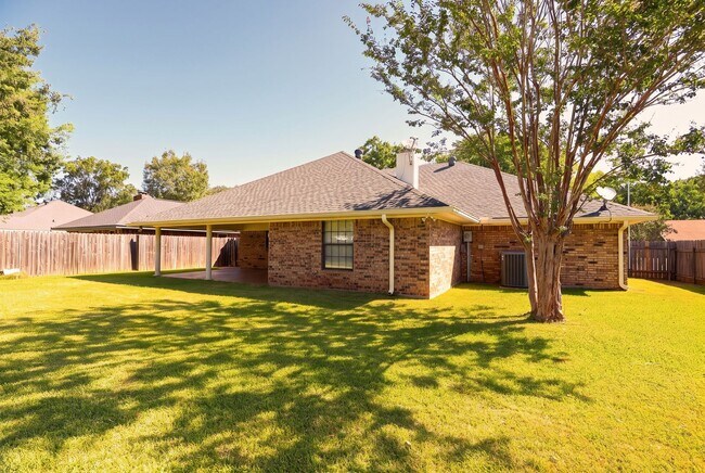 Building Photo - 507 Parklane Dr