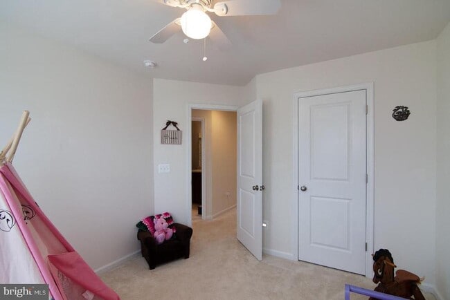Building Photo - 136 Solara Dr