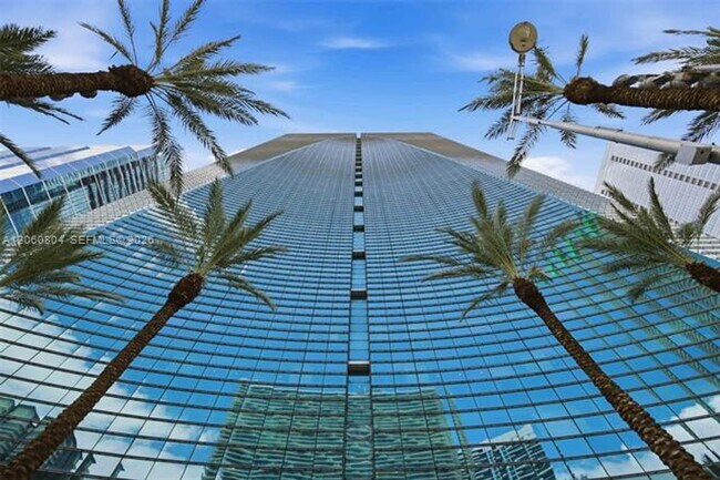 Building Photo - 1395 Brickell Ave