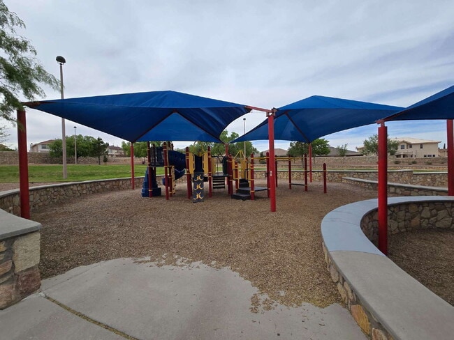 Building Photo - "Charming 4-Bed Oasis with 3 Full Baths on Twin Leaf Drive in El Paso, TX!"